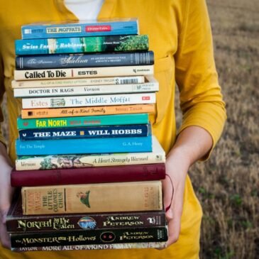 Books as Holiday Gifts + YA Book Giveaway!